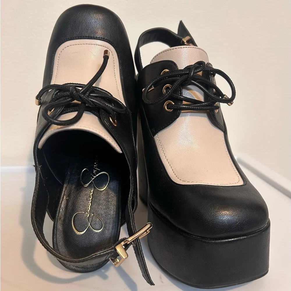 SONDOS FAUX LEATHER CHUNKY SLINGBACK HEELS in Black/Chalk size8/39